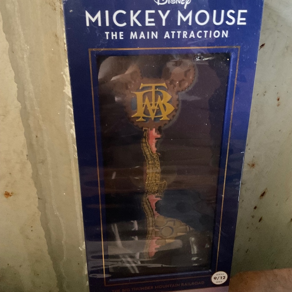 DISNEY MICKEY MOUSE MAIN ATTRACTION  9/12  . THUNDER MOUNTAIN RETIRED